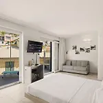 Mada Charm Terrace&carugio